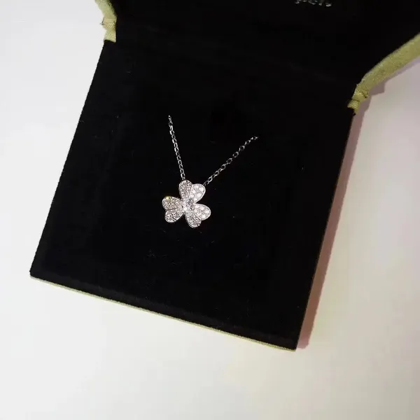 Van Cleef & Arpels accessories 5