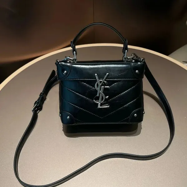 Saint Laurent Shoulder Bag 3
