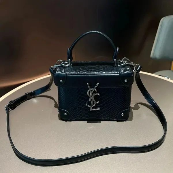 Saint Laurent Shoulder Bag 4